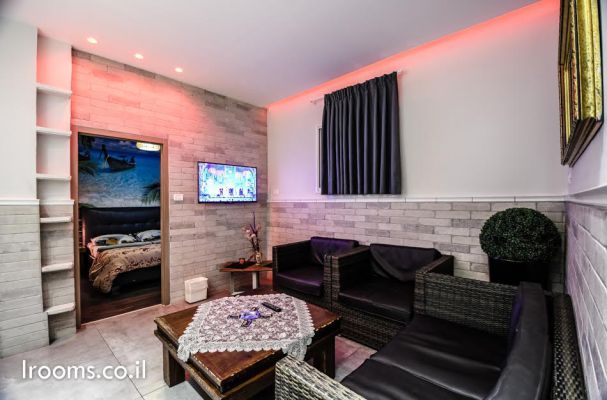 room 4 u 9