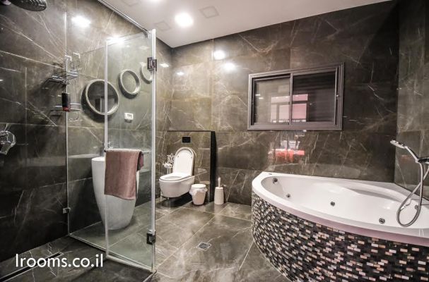 room 4 u 8